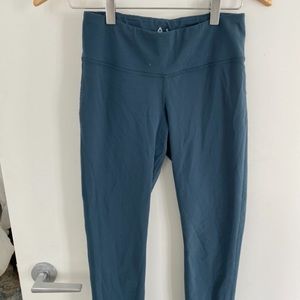 TEAL BLUE 3/4 LENGTH LES MILLS REEBOK LEGGINGS